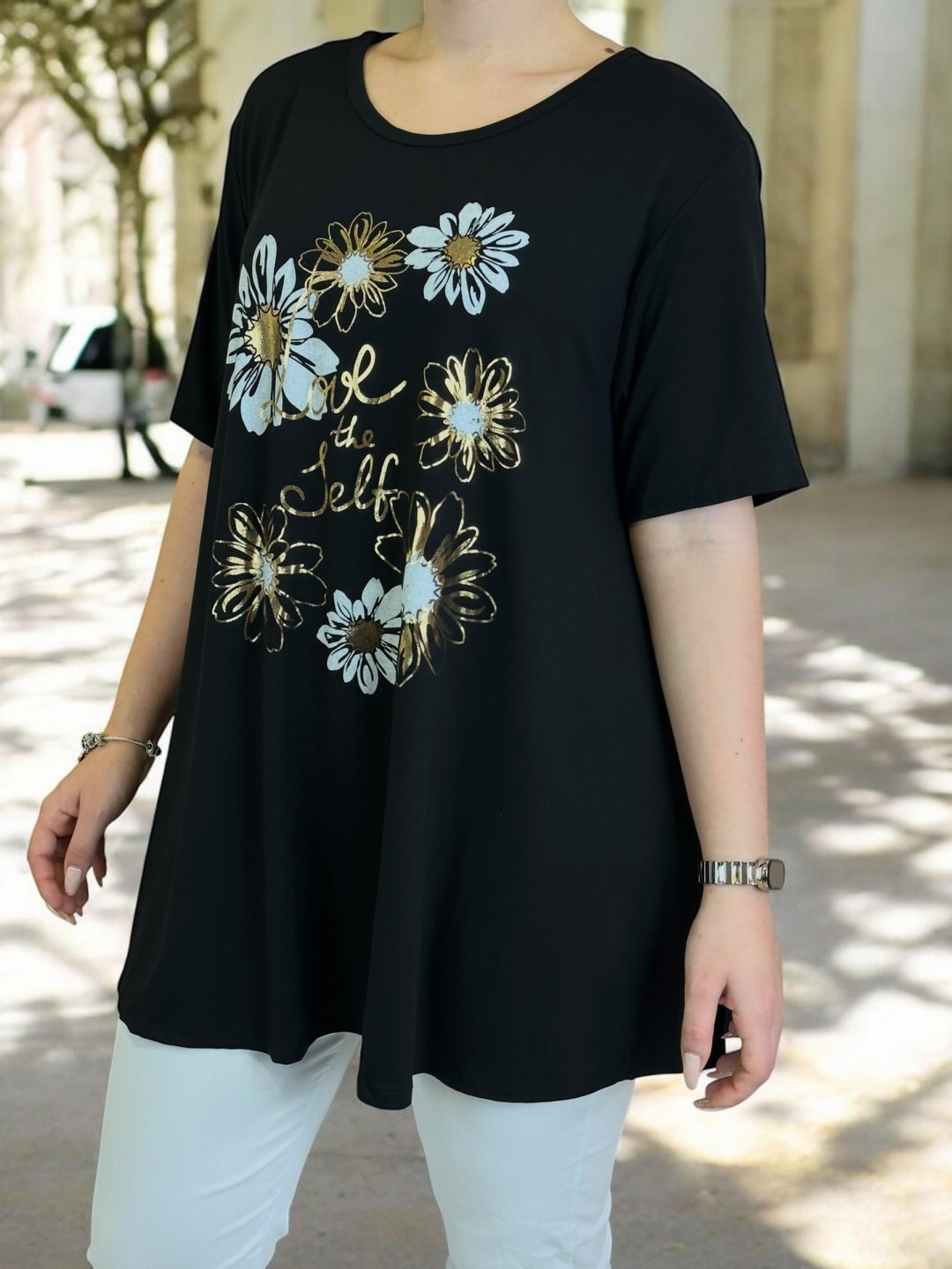 Κομψή μπλούζα με λουλουδάτη στάμπα