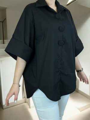 Chic πουκάμισο με κόσμημα κουμπιά