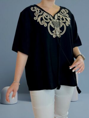 Η boho μπλούζα με φουντίτσες που ξεχωρίζει