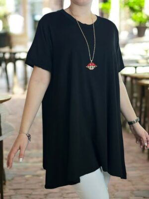 Κομψή μπλούζα με διακοσμητικό κολιέ