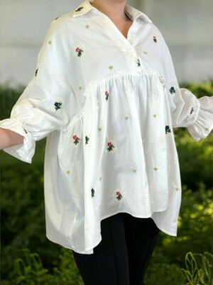 Ρομαντικό πουκάμισο με βολάν και κεντητό σχέδιο