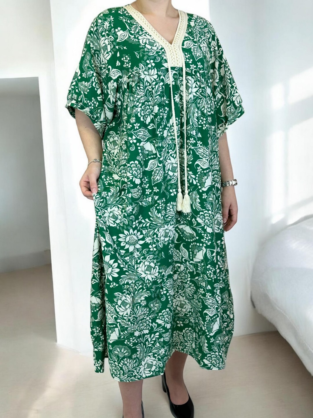 Αέρινο μάξι φόρεμα με φουντίτσες