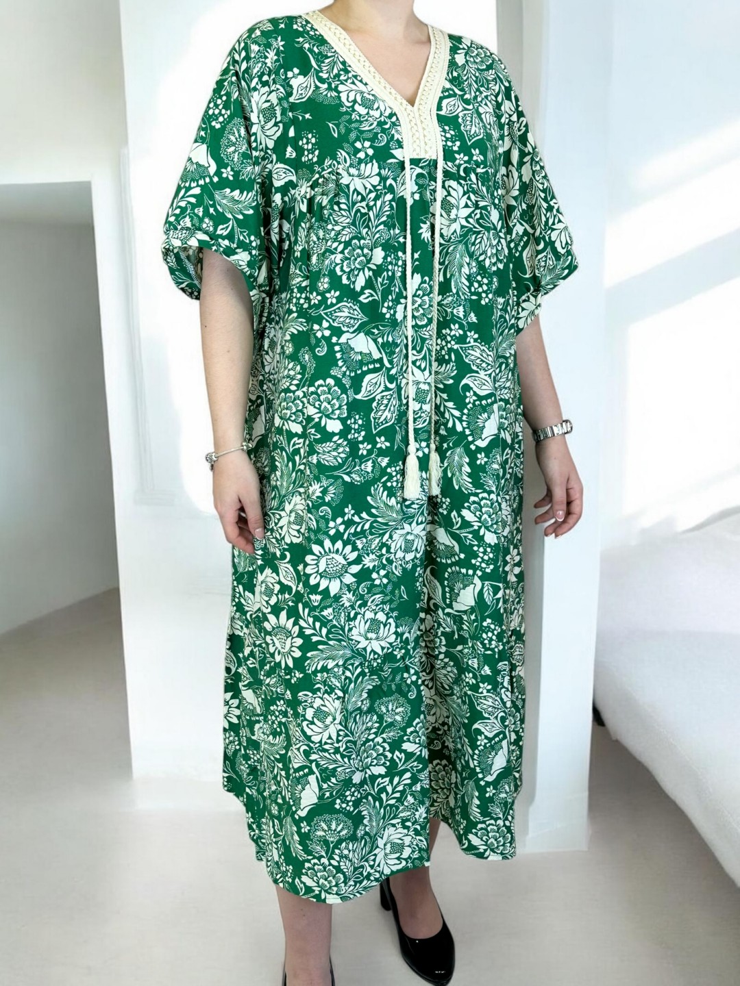 Αέρινο μάξι φόρεμα με φουντίτσες