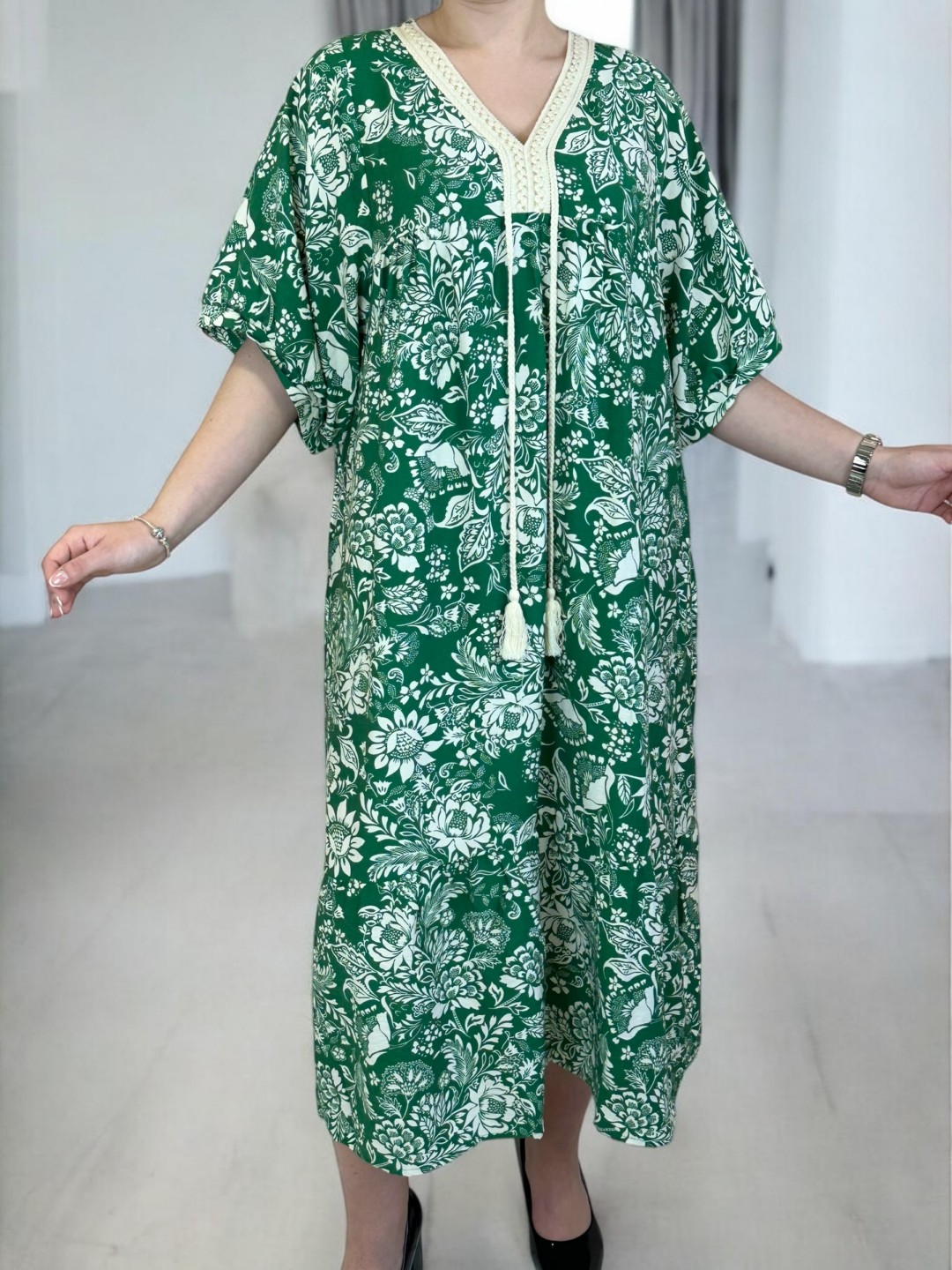 Αέρινο μάξι φόρεμα με φουντίτσες