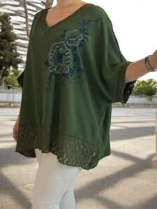 Delicate μπλούζα με floral μοτίβο και lace τελείωμα