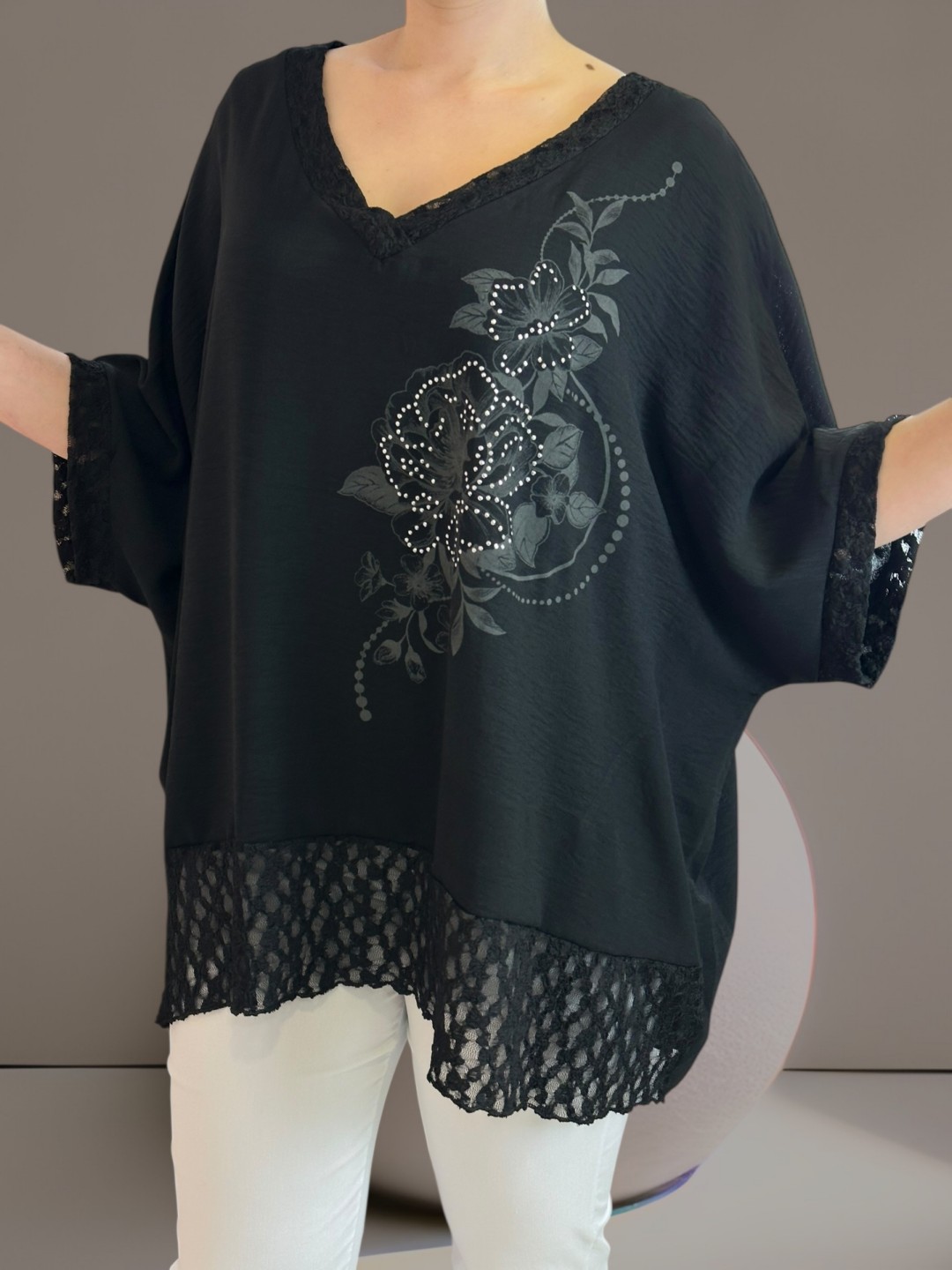 Delicate μπλούζα με floral μοτίβο και lace τελείωμα