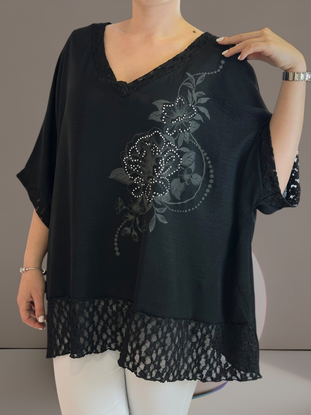 Delicate μπλούζα με floral μοτίβο και lace τελείωμα