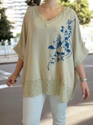 Delicate μπλούζα με floral μοτίβο και lace τελείωμα
