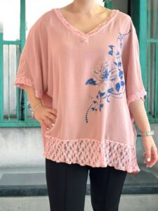 Delicate μπλούζα με floral μοτίβο και lace τελείωμα