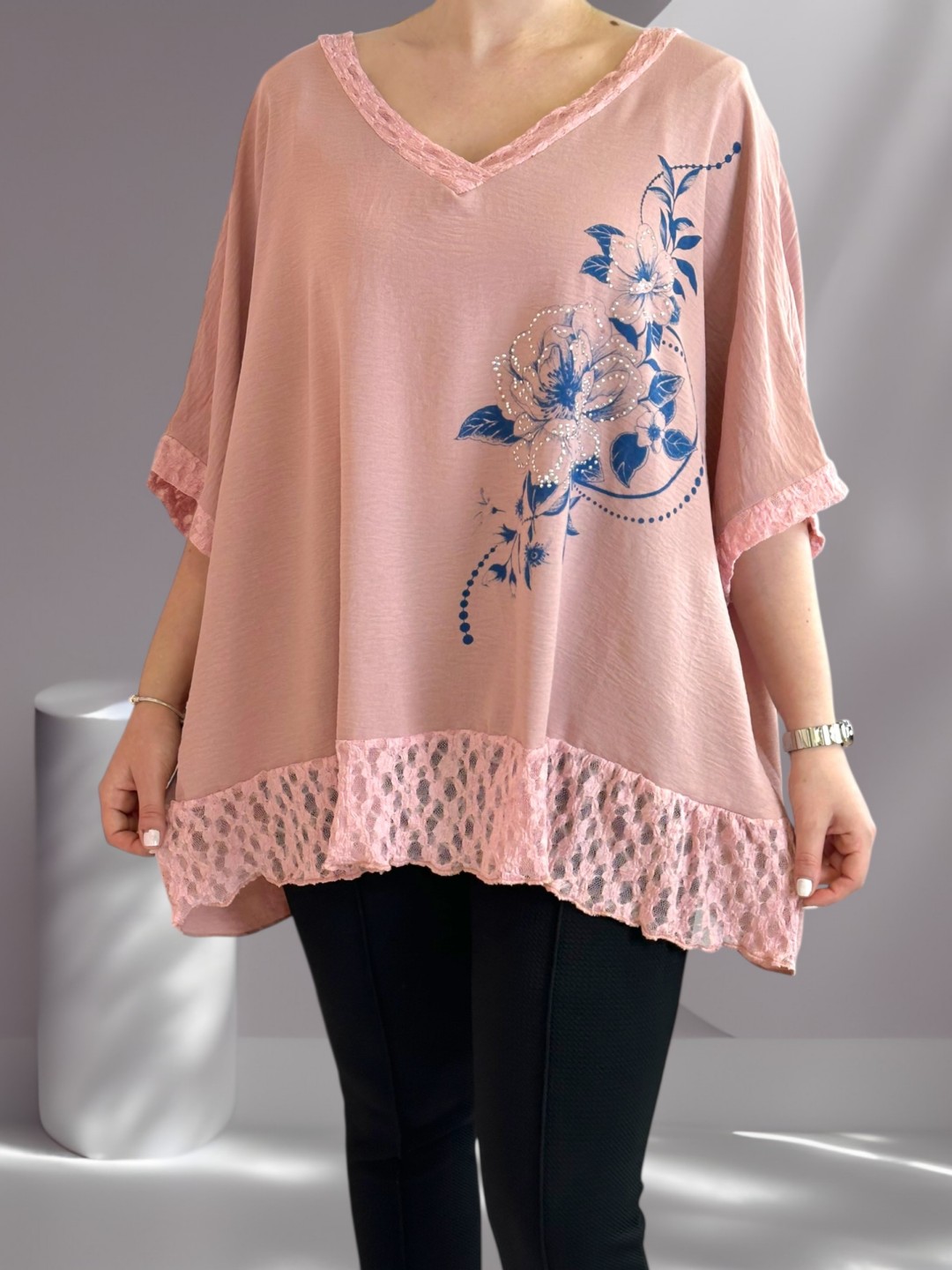 Delicate μπλούζα με floral μοτίβο και lace τελείωμα