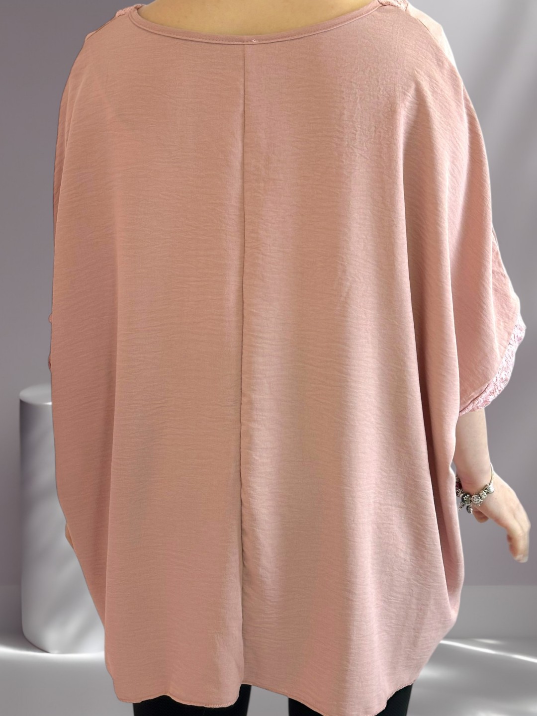 Delicate μπλούζα με floral μοτίβο και lace τελείωμα