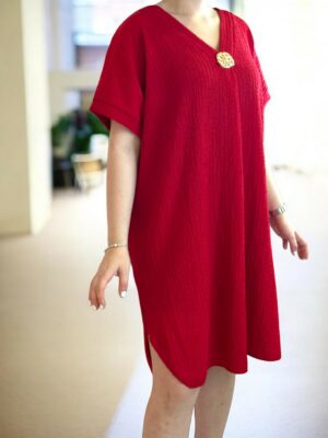 Φόρεμα με εντυπωσιακή χρυσή λεπτομέρεια