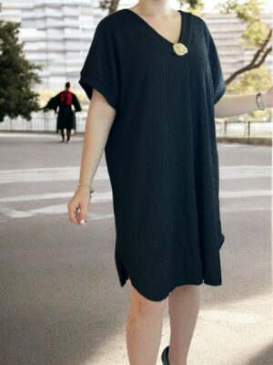 Φόρεμα με εντυπωσιακή χρυσή λεπτομέρεια