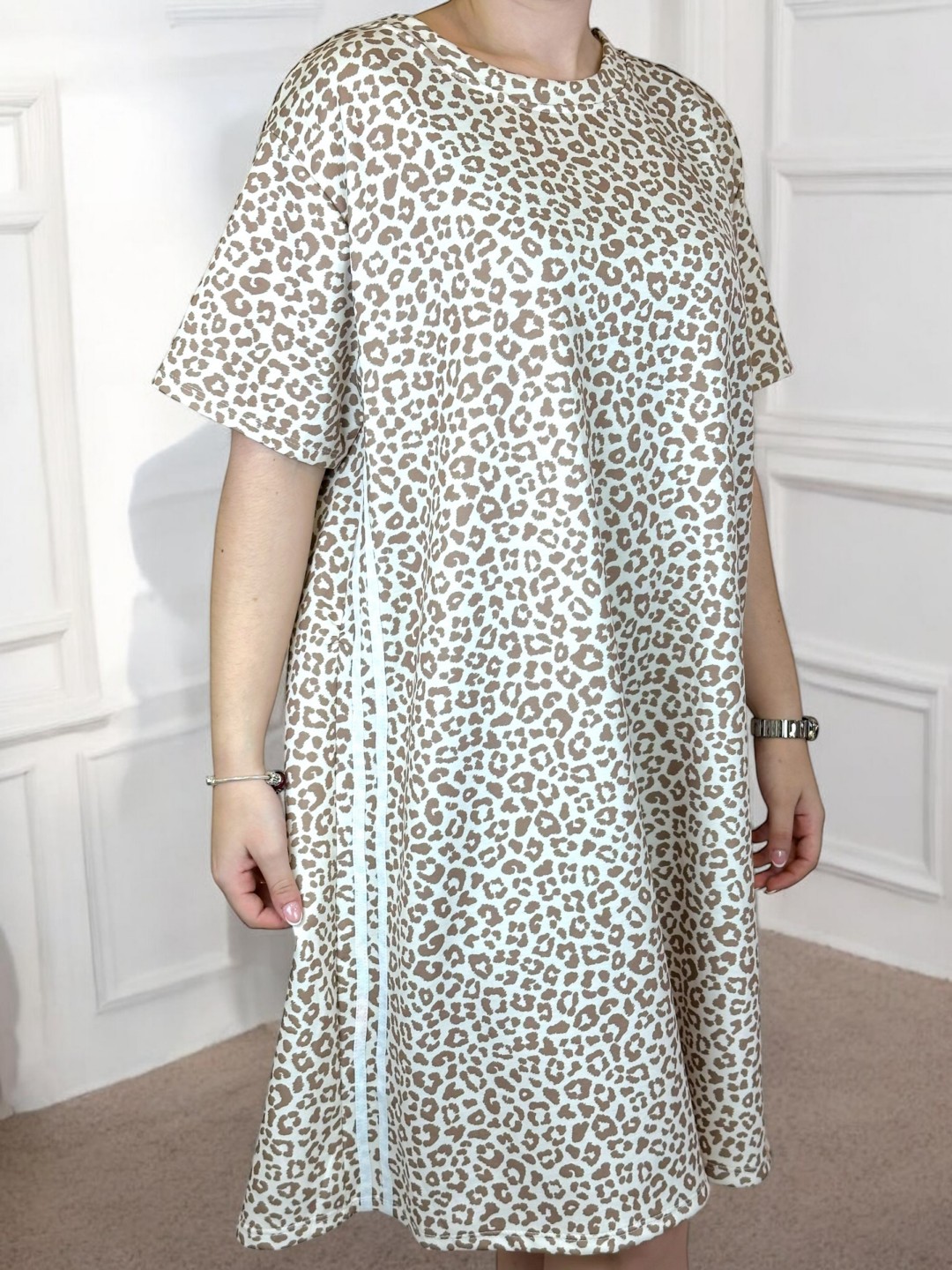 Το λεοπάρ φόρεμα που ξεχωρίζει με ρίγα