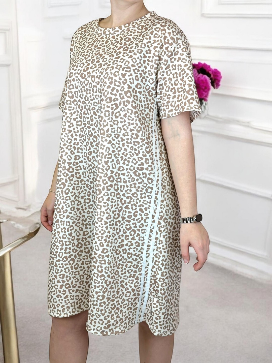 Το λεοπάρ φόρεμα που ξεχωρίζει με ρίγα