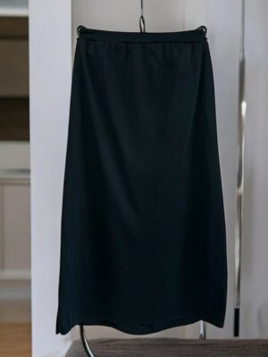 Κομψή maxi φούστα σε ίσια γραμμή