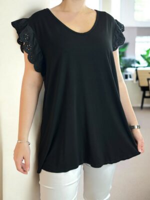 Κομψή μπλούζα με δαντελένια λεπτομέρεια στο μανίκι