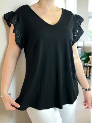 Η μπλούζα με την πλάτη που ξεχωρίζει