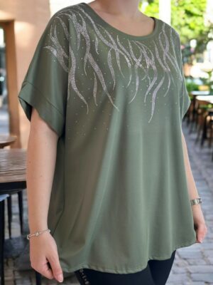 Το top που τραβάει όλα τα βλέμματα