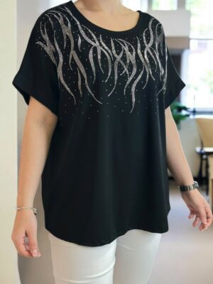 Το top που τραβάει όλα τα βλέμματα