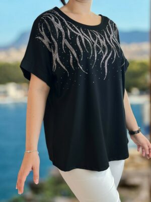 Το top που τραβάει όλα τα βλέμματα