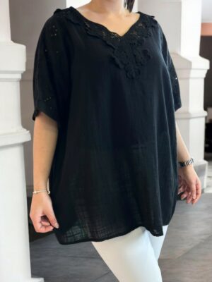 Μπλούζα λινή με δαντέλα στο ντεκολτέ