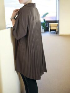 Fashion πουκάμισο με δυναμική πλισέ πλάτη