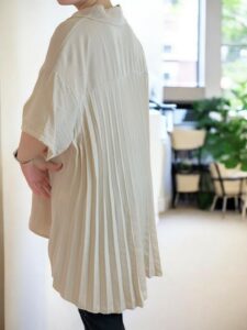 Fashion πουκάμισο με δυναμική πλισέ πλάτη