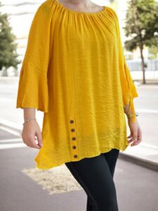 Μπλούζα με φίνα βολάν στα μανίκια