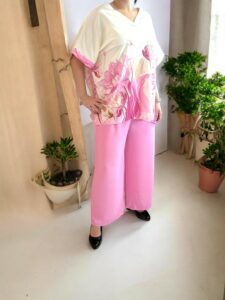 Elegant σετάκι με floral μοτίβο και V λαιμόκοψη