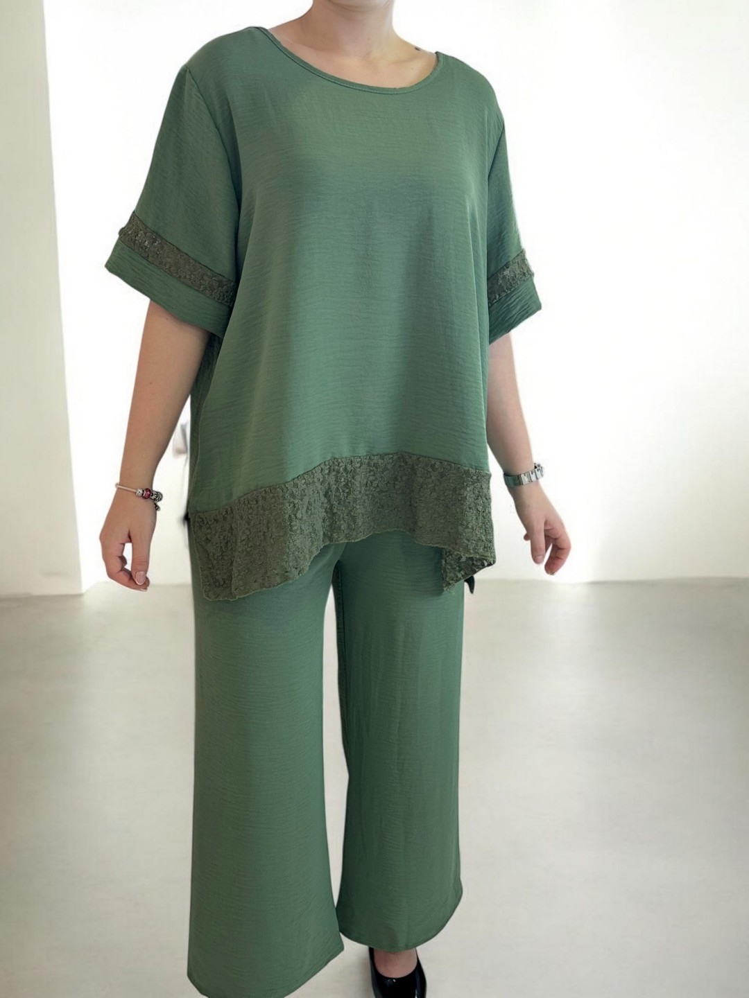 Σετ με ρομαντική δαντέλα στο κάτω μέρος