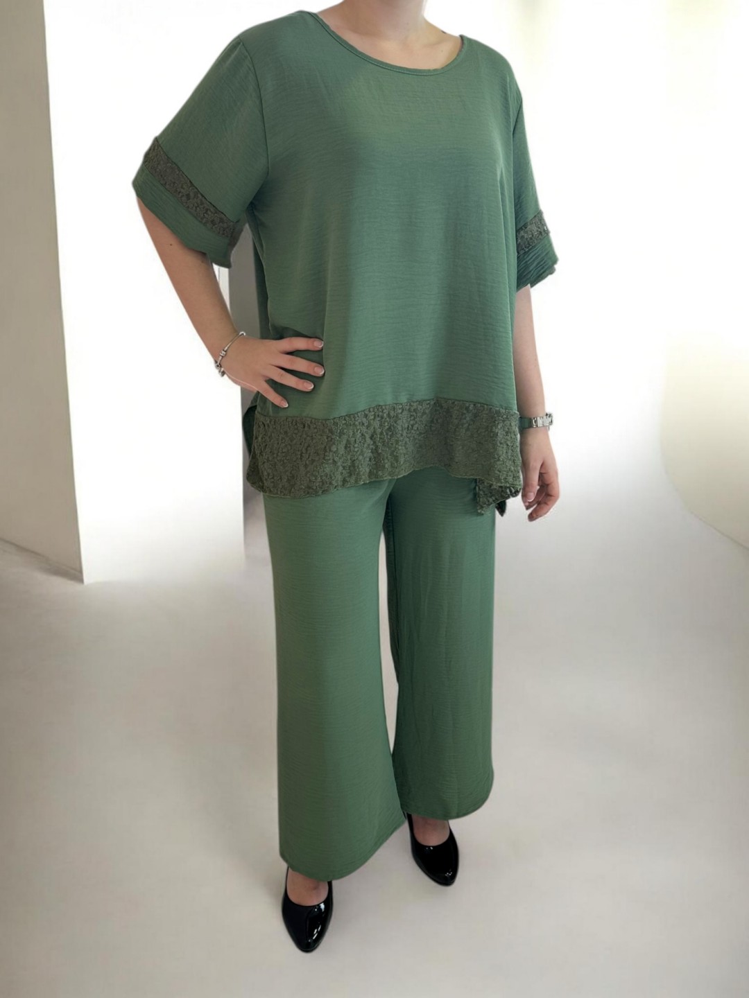 Σετ με ρομαντική δαντέλα στο κάτω μέρος