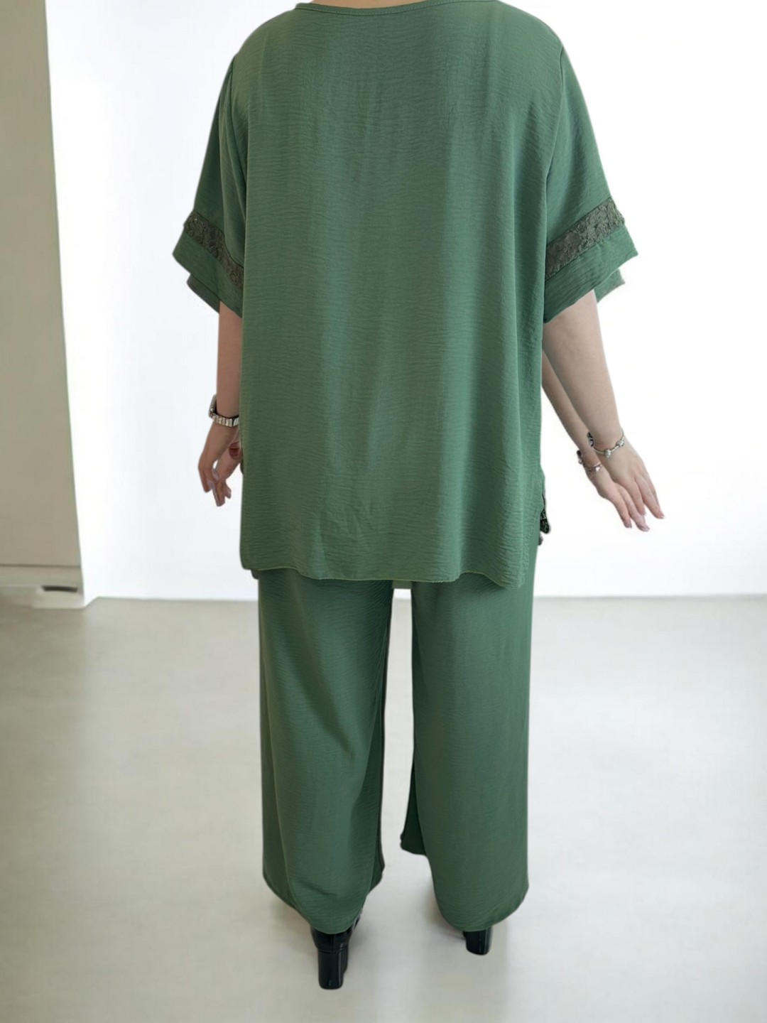 Σετ με ρομαντική δαντέλα στο κάτω μέρος