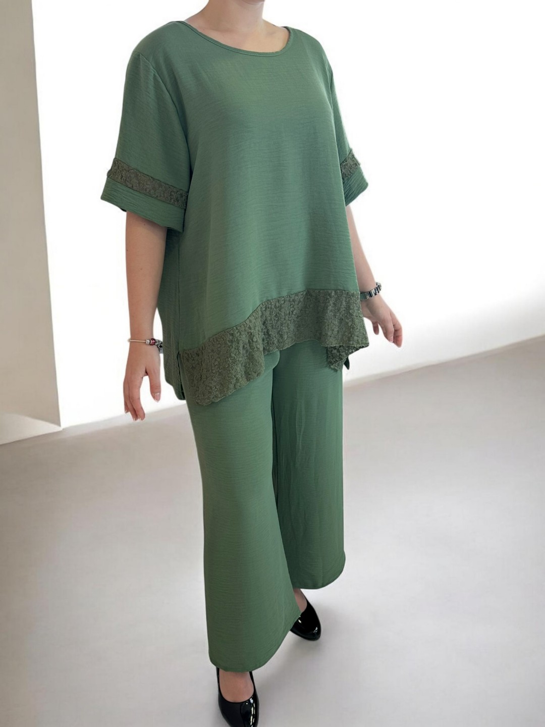 Σετ με ρομαντική δαντέλα στο κάτω μέρος