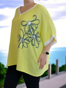 Μπλούζα με ιδιαίτερη floral λεπτομέρεια