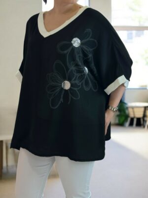 Μπλούζα με ιδιαίτερη floral λεπτομέρεια