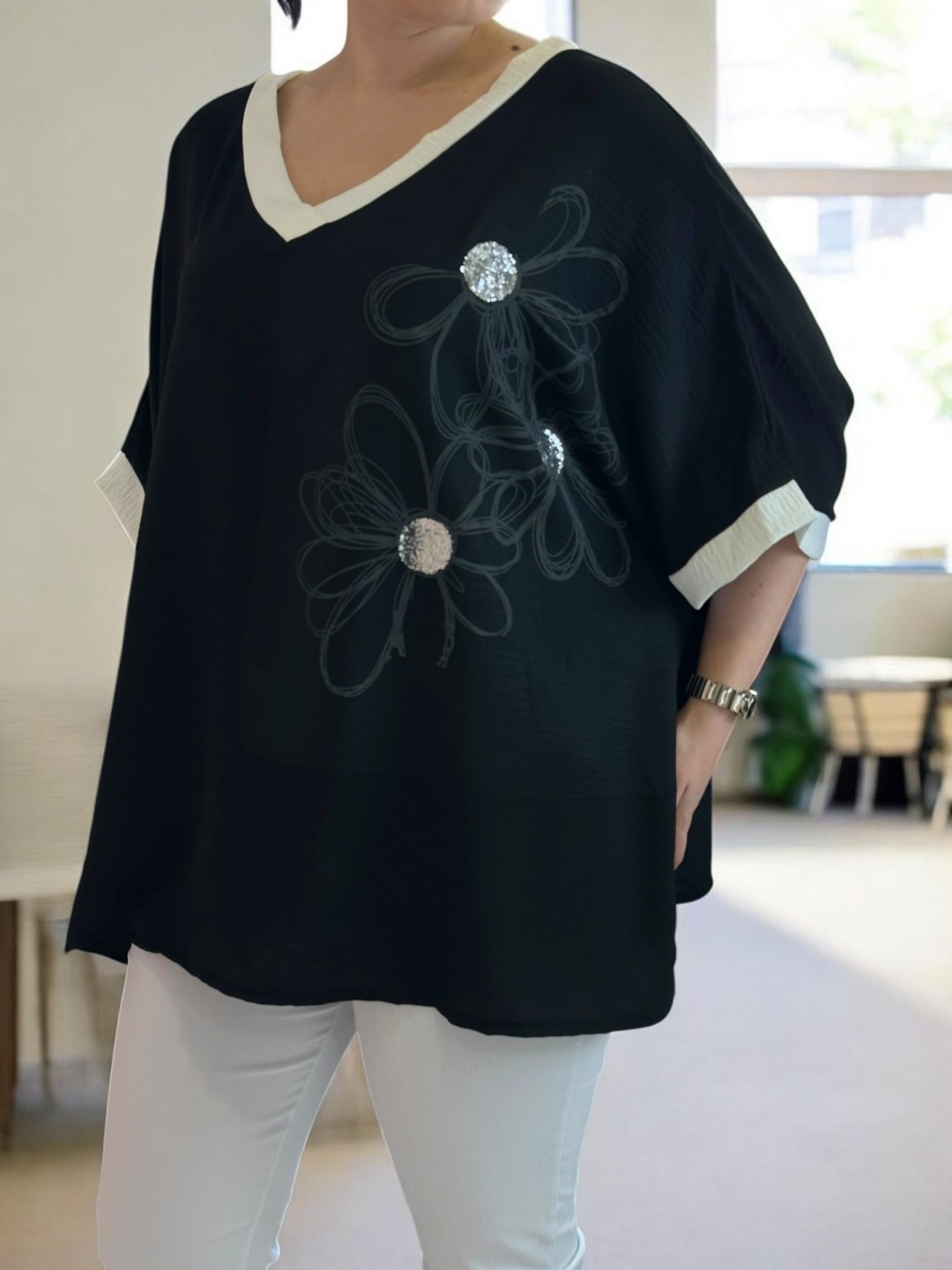 Μπλούζα με ιδιαίτερη floral λεπτομέρεια