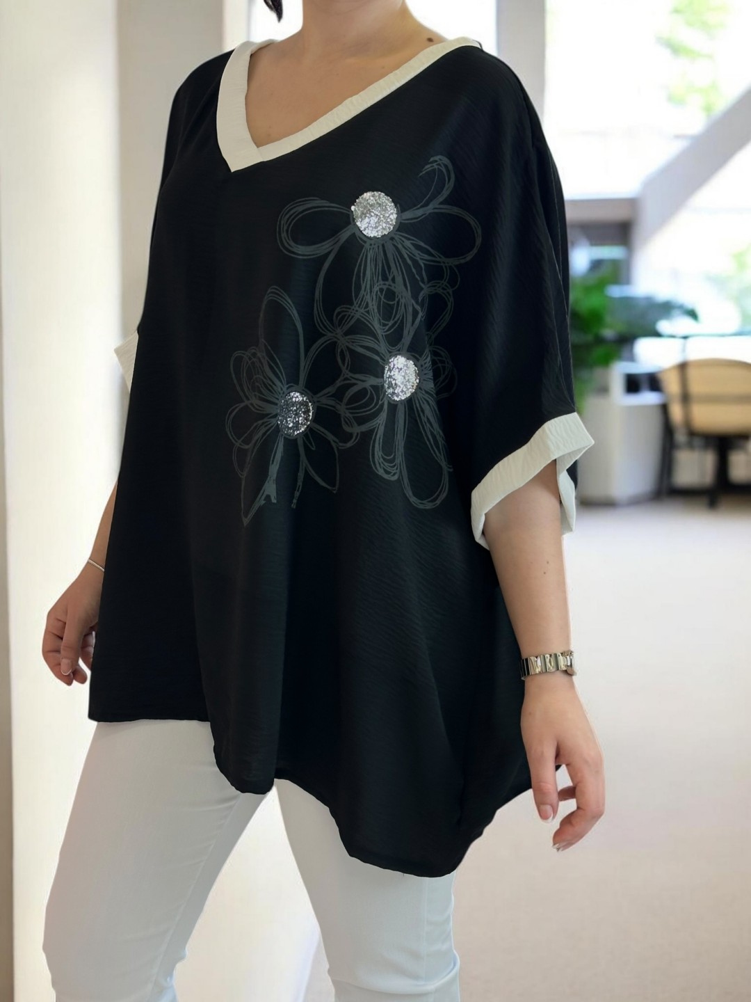 Μπλούζα με ιδιαίτερη floral λεπτομέρεια