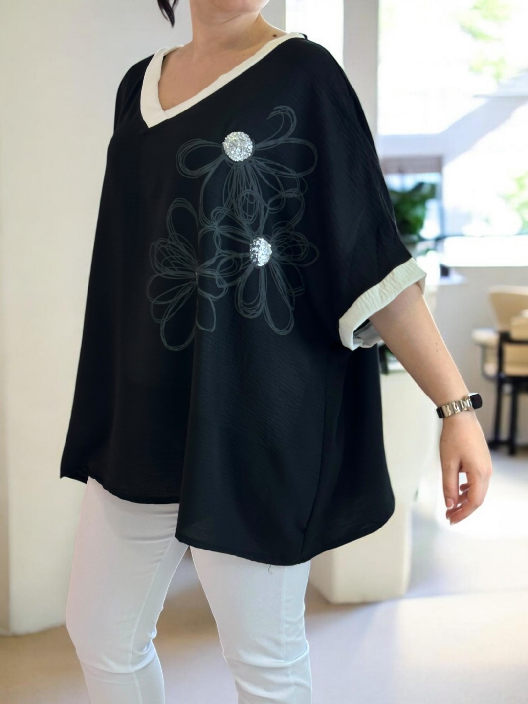 Μπλούζα με ιδιαίτερη floral λεπτομέρεια