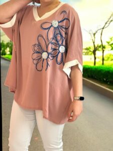 Μπλούζα με ιδιαίτερη floral λεπτομέρεια