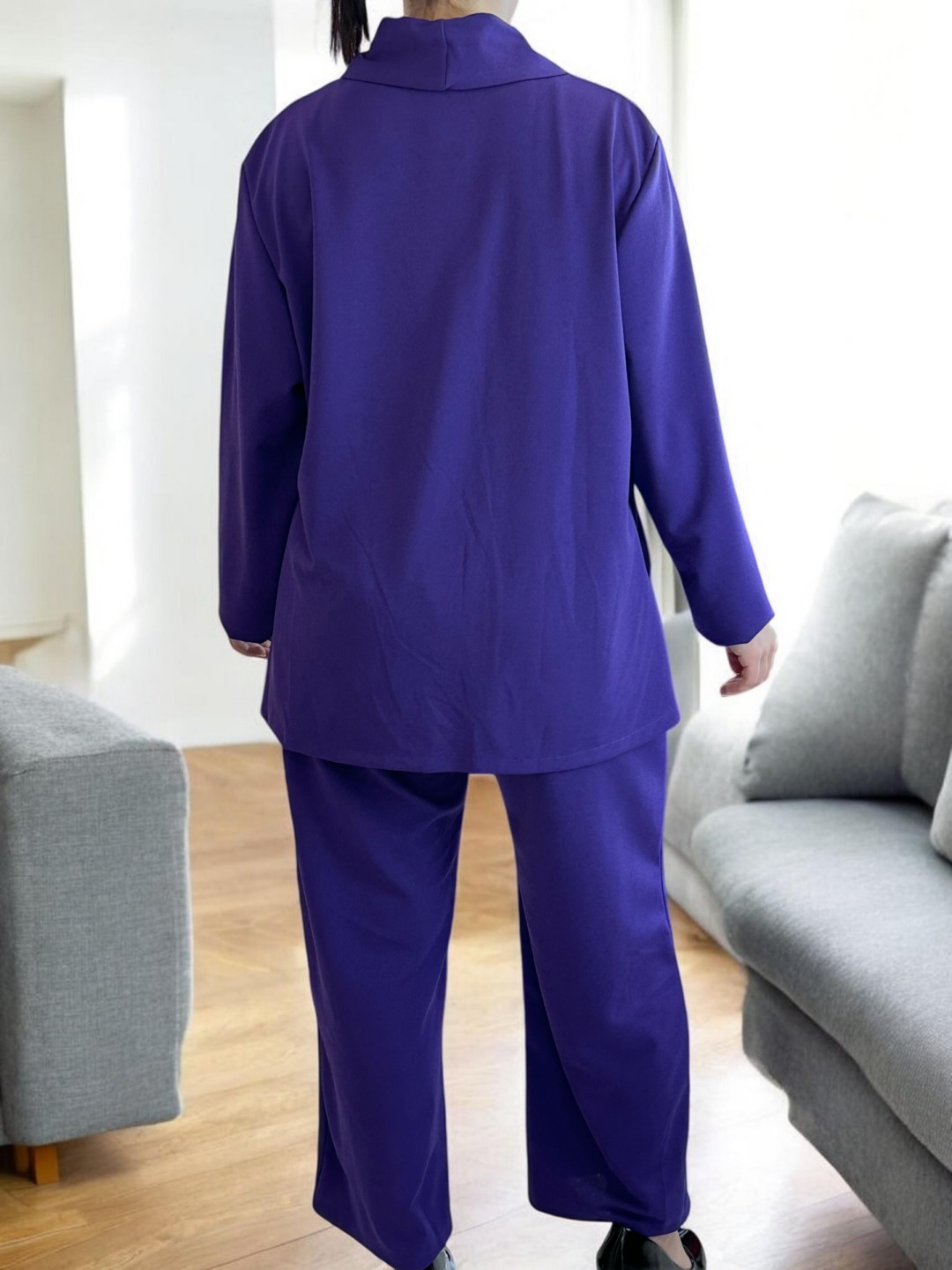 Άνετο κοστούμι από ελαστικό κρεπ ύφασμα