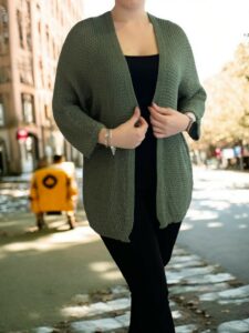 Η πλεκτή ζακέτα που φωτίζει το look