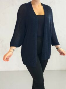 Η πλεκτή ζακέτα που φωτίζει το look