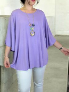 Η ribbed μπλούζα που αγκαλιάζει τη σιλουέτα