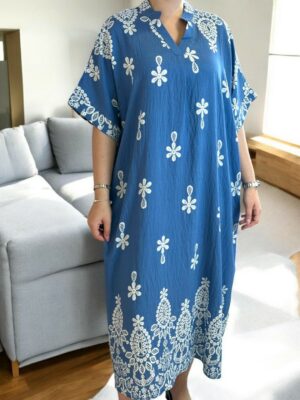 Το φόρεμα με V που μαγνητίζει τα βλέμματα