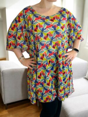 Άνετο μπλουζοφόρεμα με V και σκισίματα