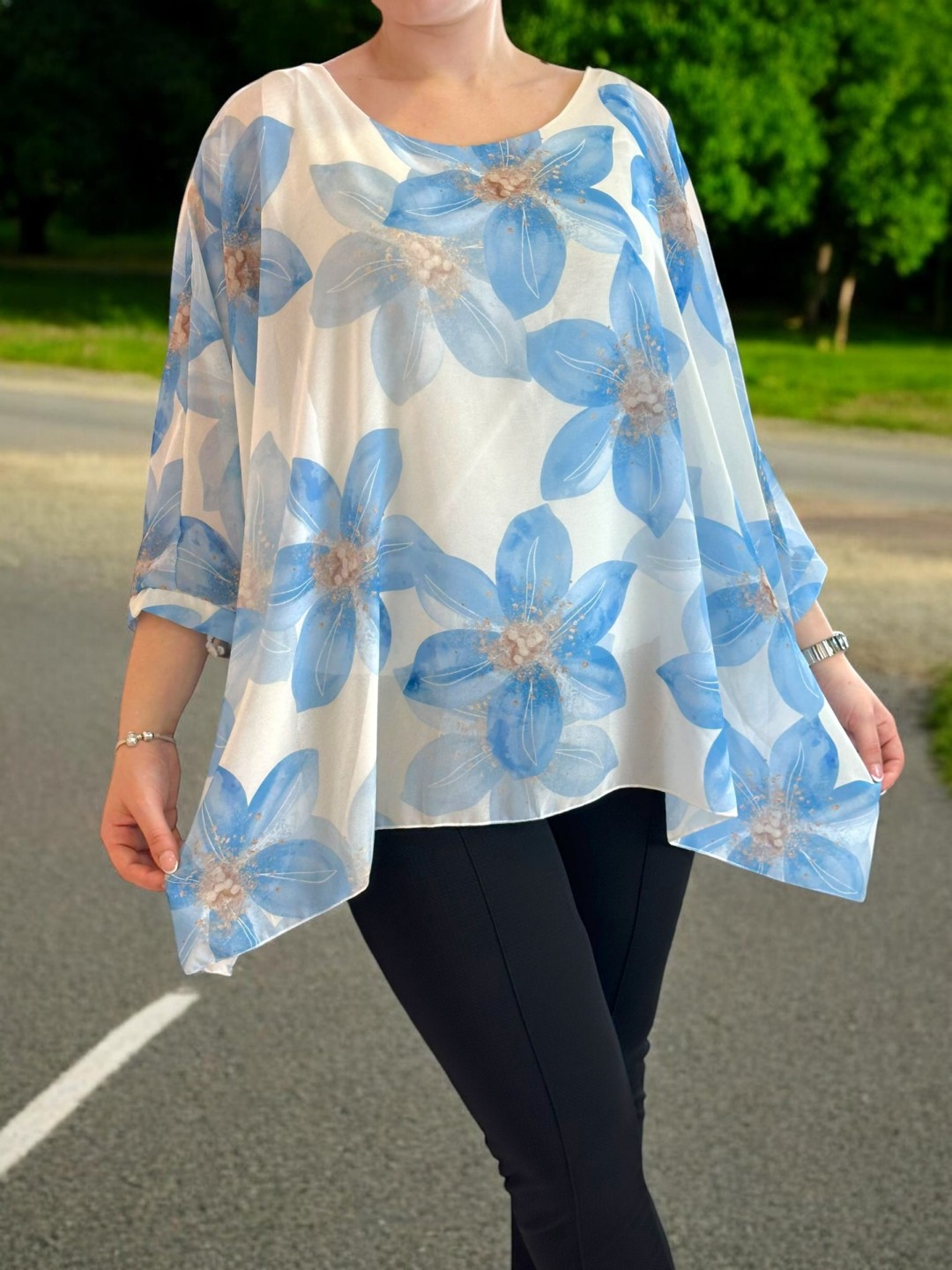 Αέρινη μπλούζα μουσελίνα με λουλουδάτο σχέδιο