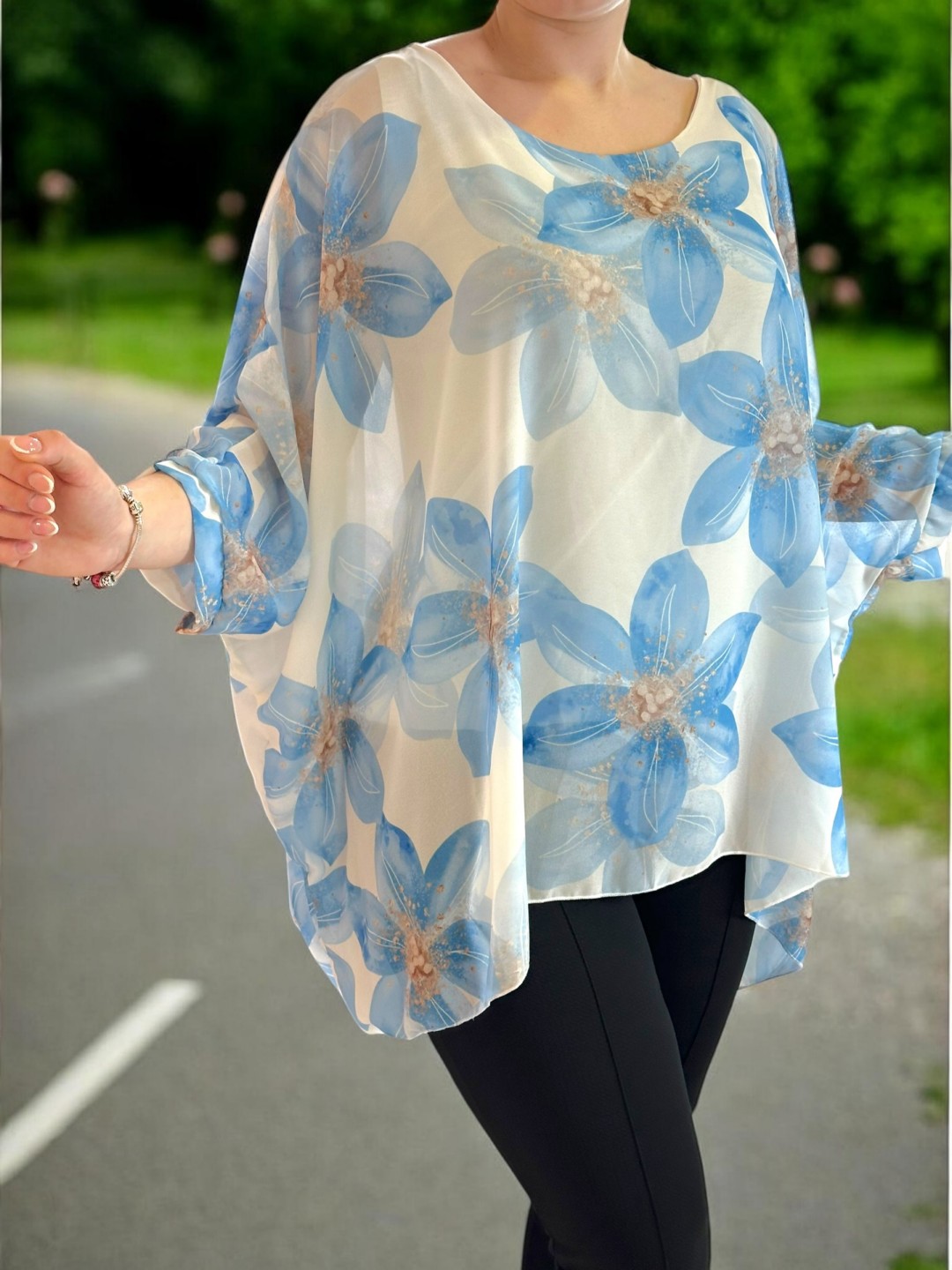 Αέρινη μπλούζα μουσελίνα με λουλουδάτο σχέδιο
