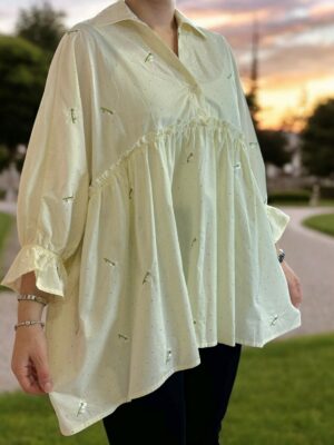 Ρομαντικό πουκάμισο με βολάν και κεντητό σχέδιο