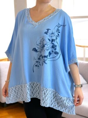 Delicate μπλούζα με floral μοτίβο και lace τελείωμα